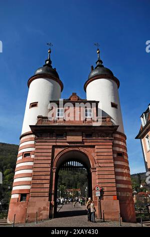 Ponte medievale, torri barocche 1799, Obere Neckarstrasse 2, Heidelberg, Baden-Wuerttemberg, Germania Foto Stock