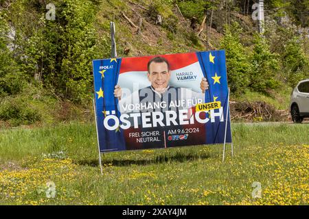Europawahl a Österreich. Wahlplakate der Partei ÖVP und FPÖ. // 25.05.2024: Nauders, Tirolo, Österreich, Europa c Arnulf Hettrich / Fnoxx - Veroeffentlichung nur gegen Honorar, Urhebervermerk und Belegexemplar. Kontakt: Arnulf Hettrich, Bildagentur Fnoxx, Zeppelinstrasse 7, 70193 S t u t g a r t , D e u t s c h l a n d , Telefon 49 173 3189170 und 49 711 291260, hettrichfnoxx.de Bankverbindung: IBAN: DE86 6005 0101 0005 9259 84 - BIC: SOLADEST600 - Ust.ID-Nr. DE 812 057 385 beim Finanzamt Stuttgart 1 --- www.freelens.com/clearing. Jegliche Nutzung des Fotos nur gegen Honorar zzgl. der gesetz Foto Stock