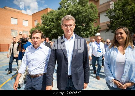 Madrid, Spagna. 9 giugno 2024. Jose Luis Martinez-Almeida, sindaco di Madrid con Alberto Núñez Feijoo, leader del Partito Popolare (PP), lascia un posto elettorale durante le elezioni del Parlamento europeo in Spagna. Credito: SOPA Images Limited/Alamy Live News Foto Stock