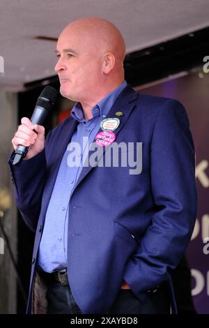 Londra, Regno Unito. 2 ottobre 2022. Mick Lynch si rivolge alle migliaia di sostenitori del sindacato alla protesta Britain is broken. Marchio di credito Lear/Alamy Foto Stock