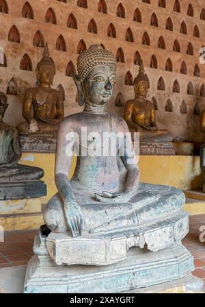 Statua del Buddha, Wat si Saket o Tempio Sisaket, Vientiane, Laos Foto Stock