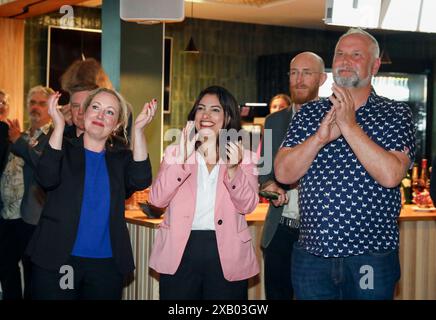 Hanna Gedin, il leader del partito di sinistra Nooshi Dadgostar e il primo candidato del partito di sinistra per le elezioni UE Jonas Sjöstedt alla guardia elettorale del partito di sinistra a Restaurang Bygden a Bildmuseet a Umeå. Foto: Mickan Mörk/TT/codice 11576 credito: TT News Agency/Alamy Live News Foto Stock