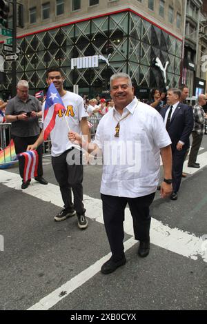 New York, New York, Stati Uniti. 9 giugno 2024. New York New York, 67th National Puerto Rican Day Parade (NPRDP) è la più grande manifestazione di orgoglio culturale della nazione. Marcia fino alla 5th ave. Avvocato distrettuale di Brooklyn Eric Gonzalez, (immagine di credito: © Bruce Cotler/ZUMA Press Wire) SOLO PER USO EDITORIALE! Non per USO commerciale! Foto Stock