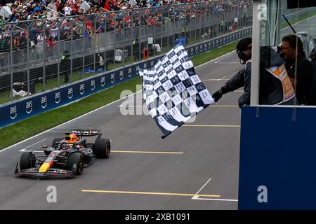 Montreal, Canada. 9 giugno 2024. Il pilota olandese della Red Bull Racing Max Verstappen gareggia nel Gran Premio di Formula 1 del Canada 2024 sul circuito Gilles-Villeneuve di Montreal, Canada, 9 giugno 2024. Crediti: Qian Jun/Xinhua/Alamy Live News Foto Stock