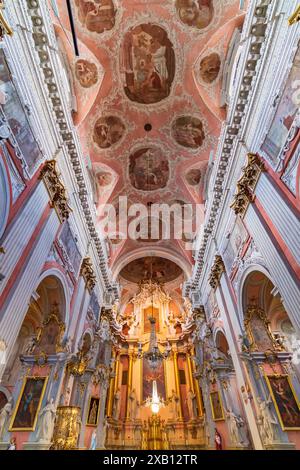 Interno della Chiesa di Santa Teresa a Vilnius, Lituania Foto Stock