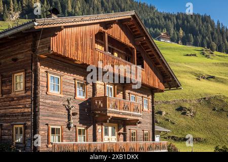 Geografia / viaggi, Austria, Tirolo, Ausservillgraten, Vecchia fattoria di montagna ad Ausservillgraten, DIRITTI AGGIUNTIVI-CLEARANCE-INFO-NOT-AVAILABLE Foto Stock