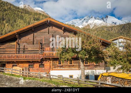 Geografia / viaggi, Austria, Tirolo, Obermauern, fattoria storica a Obermauern, Virgental (valle), DIRITTI-SUPPLEMENTARI-CLEARANCE-INFO-NOT-AVAILABLE Foto Stock