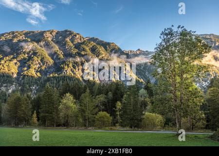 Geografia / viaggi, Austria, Tirolo, Holzgau, luce del tramonto nella valle di Lech a Holzgau, DIRITTI AGGIUNTIVI-AUTORIZZAZIONE-INFO-NON-DISPONIBILE Foto Stock