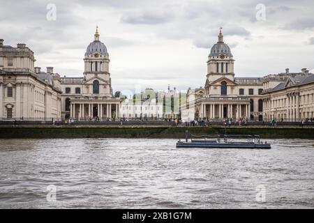 Royal Naval College dal Tamigi Foto Stock