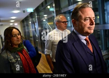 Bruxelles, Belgio. 10 giugno 2024. Il presidente della N-va Bart De Wever nella foto di lunedì 10 giugno 2024 a Bruxelles, dopo le elezioni regionali, federali ed europee di ieri, durante un ufficio di partito del partito nazionalista fiammingo N-va. BELGA FOTO DIRK WAEM credito: Belga News Agency/Alamy Live News Foto Stock