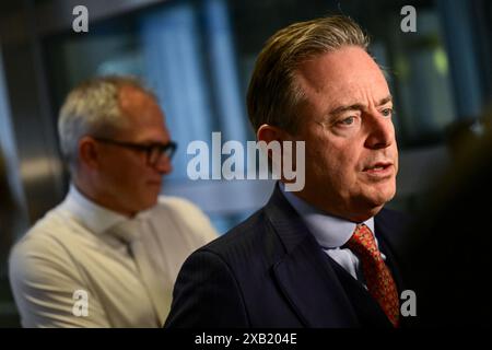 Bruxelles, Belgio. 10 giugno 2024. Il presidente della N-va Bart De Wever nella foto di lunedì 10 giugno 2024 a Bruxelles, dopo le elezioni regionali, federali ed europee di ieri, durante un ufficio di partito del partito nazionalista fiammingo N-va. BELGA FOTO DIRK WAEM credito: Belga News Agency/Alamy Live News Foto Stock