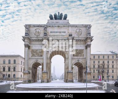 Geografia / viaggi, Germania, Baviera, Monaco di Baviera, Siegestor (porta della Vittoria), LUDWIGSTRASSE (STRADA), ULTERIORI DIRITTI-INFORMAZIONI-INFORMAZIONI-NON-DISPONIBILI Foto Stock