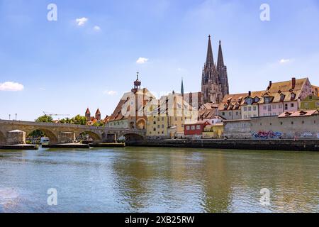 Geografia / viaggi, Germania, Baviera, Ratisbona, Danubio, ponte in pietra, Brueckturm, ULTERIORI DIRITTI-INFORMAZIONI-NON-DISPONIBILI Foto Stock