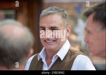 Rust, Germania. 10 giugno 2024. Stefan Kuntz, ex giocatore della nazionale, si erge sul terreno dell'Europa-Park durante un evento stampa. Credito: Silas Stein/dpa credito: dpa Picture Alliance/Alamy Live News/dpa/Alamy Live News Foto Stock