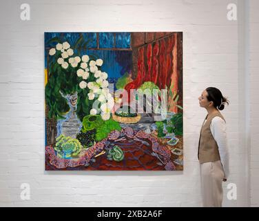 Elizabeth Xi Bauer Gallery, Deptford, Londra, Regno Unito. 10 giugno 2024. L'artista finlandese Karoliina Hellberg vive e lavora a Helsinki ed è conosciuta per le sue grandi e vivaci tele a olio, acrilico e inchiostro. Labyrinth, la prima mostra personale di Karoliina Hellberg nel Regno Unito (7 giugno-3 agosto 2024) espone nuove opere dell'artista e una stampa di carta da parati disegnata e realizzata da Hellberg per questa mostra personale. La mostra è curata da Maria do Carmo M. P. de Pontes. Immagine: Karoliina Hellberg, Black pensées e aneto, 2024. Acrilico, olio e inchiostro su tela. Crediti: Malcolm Park/Alamy Live News Foto Stock