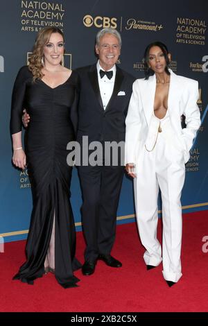 LOS ANGELES - 8 giugno: Rachel Juarez, Michael Corriero, Yodit Tewolde arriva al 51° Daytime Emmy Creative Arts & Lifestyle Awards - Arriv Foto Stock