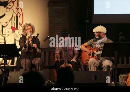 9 giugno 2024, Roma, Lazio, Italia: Diva'S Jazz Festival in International Women'S House con Kebra Distancia Duo. Il duo è composto da Angelica Ponti, voce e percussioni; Alex Araujo, chitarra. Sono stati presentati dalla direttrice artistica Susanna Stivali. Hanno suonato per il festival, pezzi delle loro composizioni brasiliane Latin jazz. (Credit Image: © Daniela Franceschelli/Pacific Press via ZUMA Press Wire) SOLO PER USO EDITORIALE! Non per USO commerciale! Foto Stock