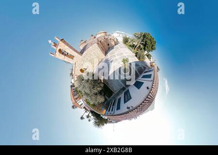 Veduta a 360 gradi del piccolo pianeta della chiesa medievale della Vergine Maria Chrisaliniotissas. Nicosia, Cipro Foto Stock