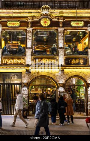 Ristorante e caffetteria la Catedral, in Calle de San Jeronimo, Sol, centro di Madrid, Spagna Foto Stock