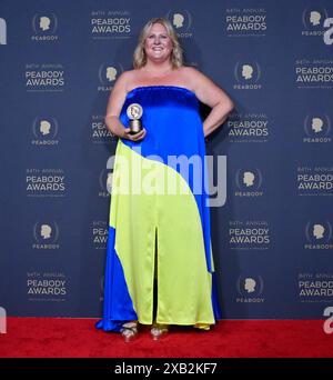 Beverly Hills, Stati Uniti. 9 giugno 2024. Bridget Everett posa nella sala stampa durante il 84° Peabody Awards annuale al Beverly Wilshire, Un Four Seasons Hotel A Beverly Hills, California, domenica 9 giugno 2024. Foto di Jim Ruymen/UPI credito: UPI/Alamy Live News Foto Stock