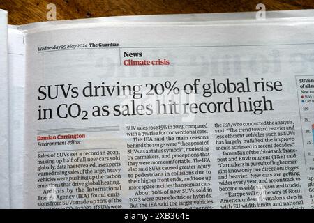 "I SUV hanno determinato il 20% dell'aumento globale delle emissioni di CO2 in seguito al raggiungimento di un livello record di vendite" testata del quotidiano The Guardian, IEA Climate Crisis articolo 29 maggio 2024 Londra Inghilterra Regno Unito Foto Stock