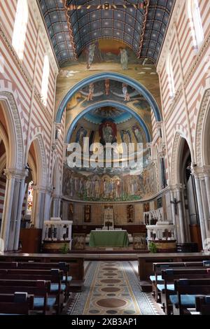 IL SOFFITTO LIGNEO E L'ALTARE MAGGIORE DELLA CHIESA DI SAN PAOLO ALL'INTERNO DELLE MURA ANGLICANO EPISCOPALE Foto Stock