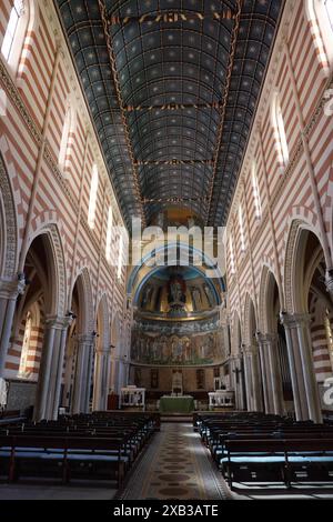 IL SOFFITTO LIGNEO E L'ALTARE MAGGIORE DELLA CHIESA DI SAN PAOLO ALL'INTERNO DELLE MURA ANGLICANO EPISCOPALE Foto Stock