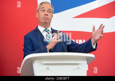 Londra, Regno Unito. 10 giugno 2024. Il leader Reform UK Nigel Farage parla al lancio della politica economica Reform UK presso Church House, Londra, Inghilterra, Regno Unito, lunedì 10 giugno 2024. Credito: Justin ng/Alamy Live News. Foto Stock