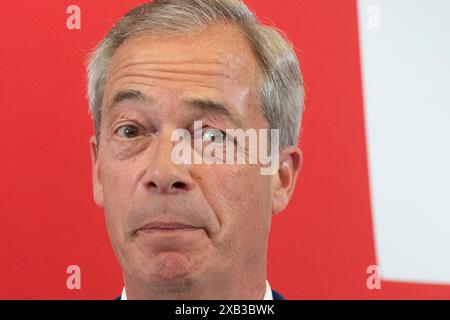 Londra, Regno Unito. 10 giugno 2024. Il leader Reform UK Nigel Farage parla al lancio della politica economica Reform UK presso Church House, Londra, Inghilterra, Regno Unito, lunedì 10 giugno 2024. Credito: Justin ng/Alamy Live News. Foto Stock