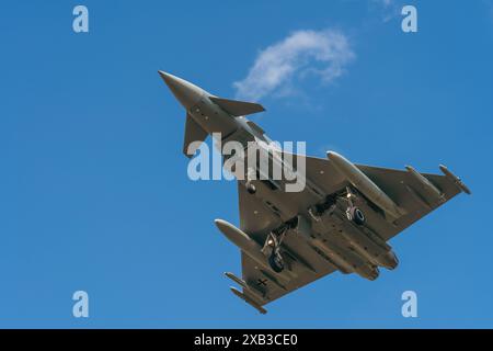 Eurofighter Typhoon tedesco (EF2000) sull'atterraggio alla base aerea di Ramstein durante l'esercitazione NATO, 6 giugno 2024 Foto Stock