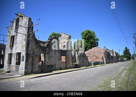 Ouradour-Sur-Glane, Francia. 10 giugno 2024. Ouradour Sur Glane, Francia. 10 giugno 2024. Rovine del villaggio di Oradour-sur-Glane, Francia sud-occidentale, il 10 giugno 2024. Quest'anno ricorre il 80° anniversario del massacro di Oradour-sur-Glane. Il 10 giugno 1944, appena quattro giorni dopo che le forze alleate sbarcarono sulla costa della Normandia il D-Day, 643 abitanti, di cui 247 bambini, furono massacrati nel tranquillo villaggio di Oradour-sur-Glane nel sud-ovest della Francia, da soldati tedeschi delle Waffen-SS appartenenti alla 2a divisione Panzer SS "Das Reich". Foto di Eliot Blondet/ABACAPRESS. Credito: Abaca Press/A. Foto Stock