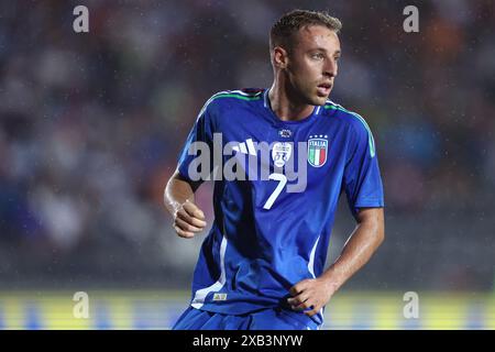 Empoli, Italia. 9 giugno 2024. L'Italia Davide Frattesi guarda durante l'amichevole tra Italia e Bosnia ed Erzegovina allo Stadio Carlo Castellani il 9 giugno 2024 a Empoli, Italia. Crediti: Marco Canoniero/Alamy Live News Foto Stock