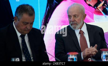 Incontro con i Rettori delle Università federali BRASILIA DF, 06/10/2024 INCONTRO/RETTORI/UNIVERSITÀ/FEDERALE - il presidente della repubblica, Luiz Inacio Lula da Silva, insieme ai Ministri Camilo Santana e Rui Costa, ha ricevuto, nella sala Ovest del Palacio do Planalto, i Rettori delle università federali, questo lunedì mattina 10. Foto: Andre Violatti/AtoPress/IMAGO GERAL incontro con i Rettori delle Università federali Brasilia Brasil Copyright: XANDREVIOLATTIx Foto Stock