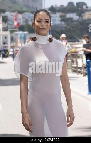 Capri, Italia. 10 giugno 2024. Elodie viene avvistata al Marina grande peer di Capri, il 10 giugno 2024, per assistere al Jacquemus 'la Casa' Cruise Show a Casa Malaparte. Foto di Marco Piovanotto/ABACAPRESS. COM credito: Abaca Press/Alamy Live News Foto Stock