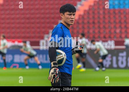 Bangkok, Thailandia. 10 giugno 2024. Patiwat Khammai, squadra di calcio della Thailandia, visto durante una sessione di allenamento allo Stadio Nazionale Rajamangala di Bangkok. L'11 giugno 2024 la Thailandia giocherà contro Singapore in una partita di qualificazione della Coppa del mondo FIFA 2026 allo Stadio Nazionale Rajamangala di Bangkok. Credito: SOPA Images Limited/Alamy Live News Foto Stock