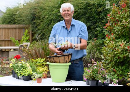 Il giardiniere della BBC radio 2 Terry Walton all'evento Redrow, Tinkinswood Green Gardening di sabato 6/7/19 Foto Stock