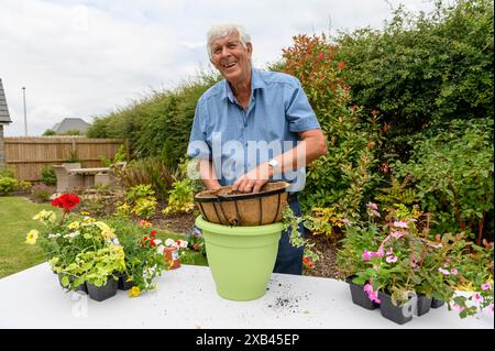 Il giardiniere della BBC radio 2 Terry Walton all'evento Redrow, Tinkinswood Green Gardening di sabato 6/7/19 Foto Stock