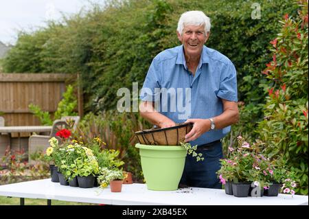 Il giardiniere della BBC radio 2 Terry Walton all'evento Redrow, Tinkinswood Green Gardening di sabato 6/7/19 Foto Stock