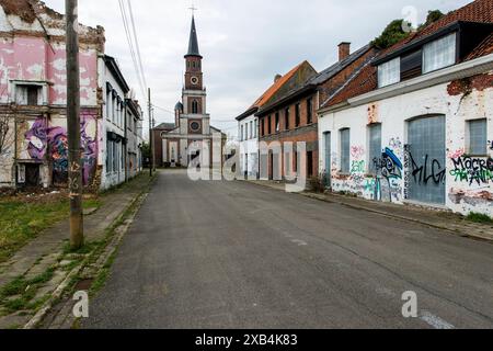 Segnala la città fantasma di Doel a causa della prevista espansione del porto di Rotterdam, quasi il villaggio di Doel dovette essere evacuato e demolito. Doel, Belgio. Doel Doel Provincie Anversa Belgie Copyright: XGuidoxKoppesxPhotox Foto Stock