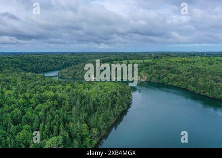 Luftbild Fluss Odet südlich von Quimper, dipartimento Finistere Penn ar Bed, regione Bretagne Breizh, Frankreich *** Vista aerea del fiume Odet a sud di Quimper, dipartimento Finistere Penn ar Bed, regione Brittany Breizh, Francia Foto Stock