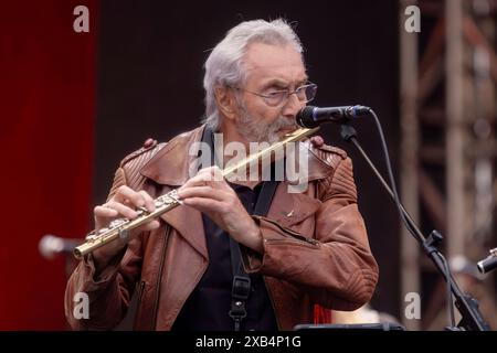 electra-Gründer Bernd Aust Querflöte ist musikalischer Gast bei Thomas Stelzer & Friends SÄSCH - 60 Jahre Das große Jubiläumskonzert zum 60igsten Geburtstag des Dresdner Musikers Thomas Stelzer Open Air in der Freilichtbühne Junge Garde Dresden. *** Il fondatore di electra Bernd Aust flauto è ospite musicale al Thomas Stelzer Friends SÄSCH 60 anni il grande concerto anniversario per il 60 compleanno del musicista di Dresda Thomas Stelzer Open Air sul palco all'aperto Junge Garde Dresden Foto Stock