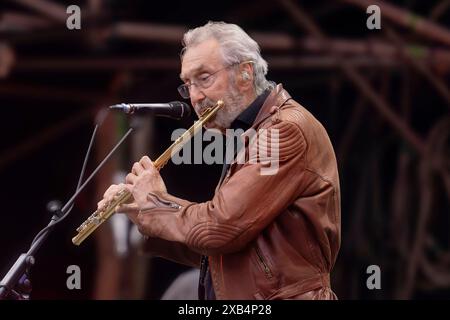 electra-Gründer Bernd Aust Querflöte ist musikalischer Gast bei Thomas Stelzer & Friends SÄSCH - 60 Jahre Das große Jubiläumskonzert zum 60igsten Geburtstag des Dresdner Musikers Thomas Stelzer Open Air in der Freilichtbühne Junge Garde Dresden. *** Il fondatore di electra Bernd Aust flauto è ospite musicale al Thomas Stelzer Friends SÄSCH 60 anni il grande concerto anniversario per il 60 compleanno del musicista di Dresda Thomas Stelzer Open Air sul palco all'aperto Junge Garde Dresden Foto Stock