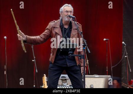 electra-Gründer Bernd Aust Querflöte ist musikalischer Gast bei Thomas Stelzer & Friends SÄSCH - 60 Jahre Das große Jubiläumskonzert zum 60igsten Geburtstag des Dresdner Musikers Thomas Stelzer Open Air in der Freilichtbühne Junge Garde Dresden. *** Il fondatore di electra Bernd Aust flauto è ospite musicale al Thomas Stelzer Friends SÄSCH 60 anni il grande concerto anniversario per il 60 compleanno del musicista di Dresda Thomas Stelzer Open Air sul palco all'aperto Junge Garde Dresden Foto Stock