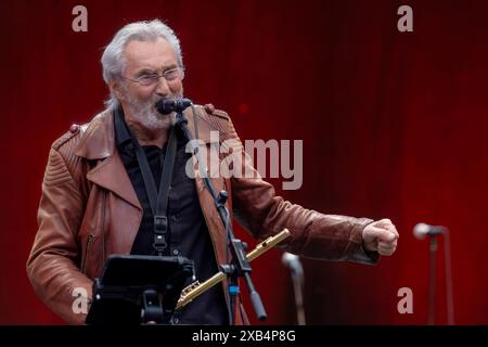 electra-Gründer Bernd Aust Querflöte ist musikalischer Gast bei Thomas Stelzer & Friends SÄSCH - 60 Jahre Das große Jubiläumskonzert zum 60igsten Geburtstag des Dresdner Musikers Thomas Stelzer Open Air in der Freilichtbühne Junge Garde Dresden. *** Il fondatore di electra Bernd Aust flauto è ospite musicale al Thomas Stelzer Friends SÄSCH 60 anni il grande concerto anniversario per il 60 compleanno del musicista di Dresda Thomas Stelzer Open Air sul palco all'aperto Junge Garde Dresden Foto Stock