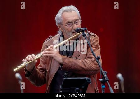 electra-Gründer Bernd Aust Querflöte ist musikalischer Gast bei Thomas Stelzer & Friends SÄSCH - 60 Jahre Das große Jubiläumskonzert zum 60igsten Geburtstag des Dresdner Musikers Thomas Stelzer Open Air in der Freilichtbühne Junge Garde Dresden. *** Il fondatore di electra Bernd Aust flauto è ospite musicale al Thomas Stelzer Friends SÄSCH 60 anni il grande concerto anniversario per il 60 compleanno del musicista di Dresda Thomas Stelzer Open Air sul palco all'aperto Junge Garde Dresden Foto Stock