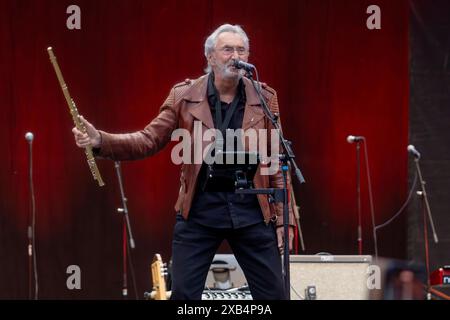 electra-Gründer Bernd Aust Querflöte ist musikalischer Gast bei Thomas Stelzer & Friends SÄSCH - 60 Jahre Das große Jubiläumskonzert zum 60igsten Geburtstag des Dresdner Musikers Thomas Stelzer Open Air in der Freilichtbühne Junge Garde Dresden. *** Il fondatore di electra Bernd Aust flauto è ospite musicale al Thomas Stelzer Friends SÄSCH 60 anni il grande concerto anniversario per il 60 compleanno del musicista di Dresda Thomas Stelzer Open Air sul palco all'aperto Junge Garde Dresden Foto Stock