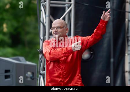 Thomas Stelzer & Friends SÄSCH - 60 Jahre Das große Jubiläumskonzert zum 60igsten Geburtstag des Dresdner Musikers Thomas Stelzer Open Air in der Freilichtbühne Junge Garde Dresden. *** Thomas Stelzer amici di 60 anni il grande concerto di anniversario per il SÄSCH 60 compleanno del musicista di Dresda Thomas Stelzer Open Air al palco all'aperto Junge Garde Dresden Foto Stock