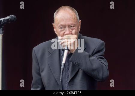 Bernd Kleinow Mundharmonika ist musikalischer Gast bei Thomas Stelzer & Friends SÄSCH - 60 Jahre Das große Jubiläumskonzert zum 60igsten Geburtstag des Dresdner Musikers Thomas Stelzer Open Air in der Freilichtbühne Junge Garde Dresden. *** Bernd Kleinow Mundharmonika è ospite musicale presso Thomas Stelzer Friends SÄSCH 60 Jahre il grande concerto di anniversario per il 60 ° compleanno del musicista di Dresda Thomas Stelzer Open Air presso il palco all'aperto Junge Garde Dresden Foto Stock