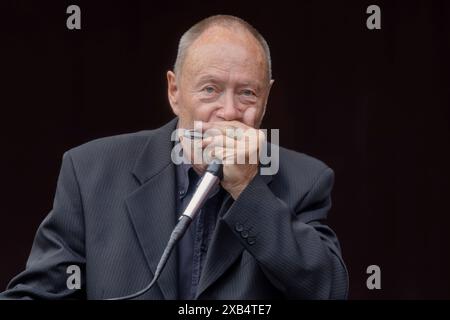 Bernd Kleinow Mundharmonika ist musikalischer Gast bei Thomas Stelzer & Friends SÄSCH - 60 Jahre Das große Jubiläumskonzert zum 60igsten Geburtstag des Dresdner Musikers Thomas Stelzer Open Air in der Freilichtbühne Junge Garde Dresden. *** Bernd Kleinow Mundharmonika è ospite musicale presso Thomas Stelzer Friends SÄSCH 60 Jahre il grande concerto di anniversario per il 60 ° compleanno del musicista di Dresda Thomas Stelzer Open Air presso il palco all'aperto Junge Garde Dresden Foto Stock