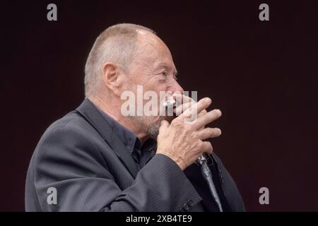 Bernd Kleinow Mundharmonika ist musikalischer Gast bei Thomas Stelzer & Friends SÄSCH - 60 Jahre Das große Jubiläumskonzert zum 60igsten Geburtstag des Dresdner Musikers Thomas Stelzer Open Air in der Freilichtbühne Junge Garde Dresden. *** Bernd Kleinow Mundharmonika è ospite musicale presso Thomas Stelzer Friends SÄSCH 60 Jahre il grande concerto di anniversario per il 60 ° compleanno del musicista di Dresda Thomas Stelzer Open Air presso il palco all'aperto Junge Garde Dresden Foto Stock